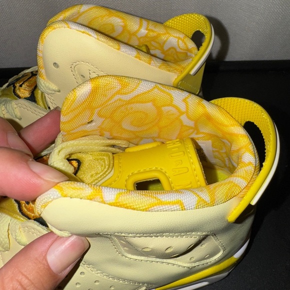 Jordan 6 Retro Dynamic Yellow Floral (GS) 4Y nwt - Picture 9 of 10